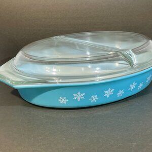 Vintage PYREX Turquoise Snowflake Pattern 1.5 Qt Divided Casserole w/ Lid (1120)